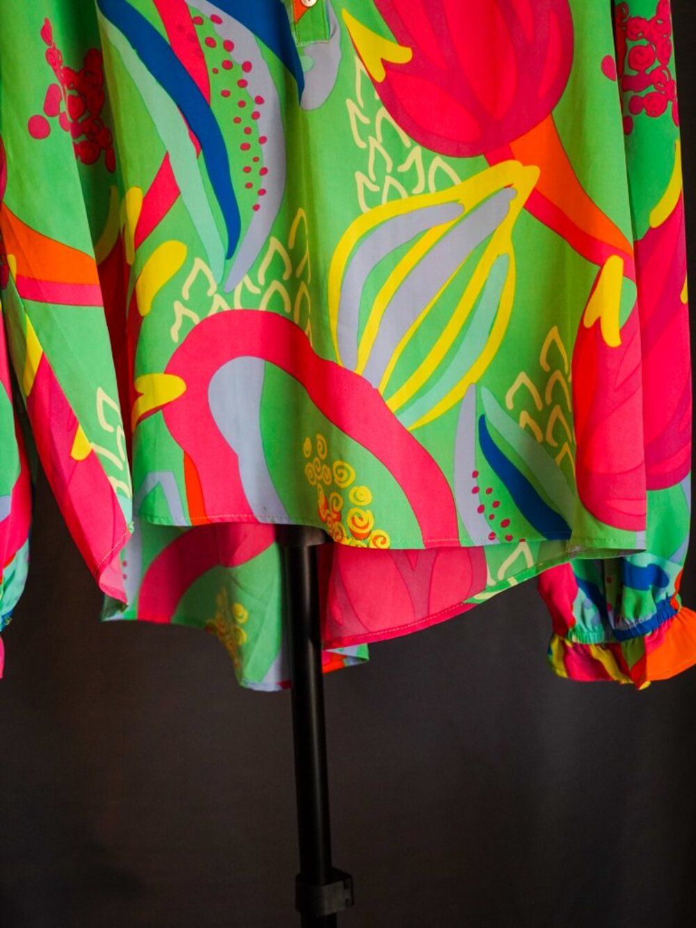 Michelle McDowell Vibrant Abstract Floral Print Blouse Women's Medium - Picture 3 of 12